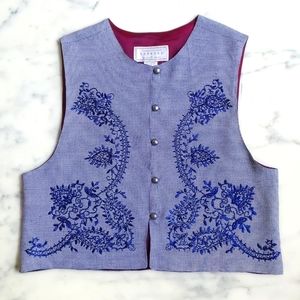 NWOT. Vintage Express Full lining rayon blended vest w/embroidery & cute buttons